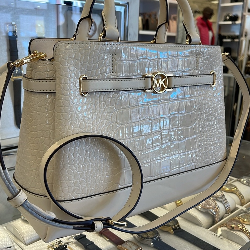 MICHAEL KORS
Reed Large Leather Belted Satchel Crossbody Handbag Center Zip NWT - Picture 16 of 16